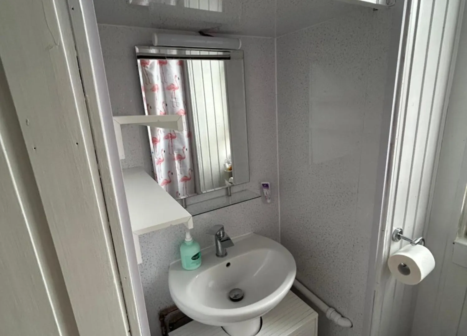 Bright Bedroom With King Side Bed And Shared Bathroom, Just A 15 Minute Walk From Haymarket Station Edinburgh Birleşik Krallık