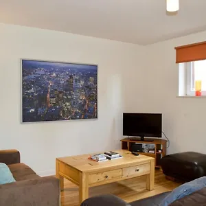 Apartment Modern 2 Bedroom Centre Flat