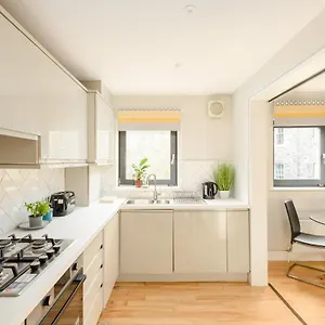 Modern Mews - New Town Appartement