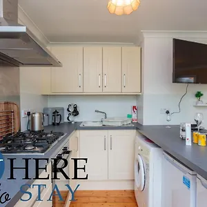 Lovely By The Hillwood Park-free Parking Appartement