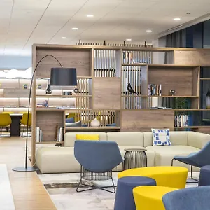 Courtyard By Marriott West Отель