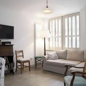  Apartment Quiet Ground Floor Mews Flat And Parking