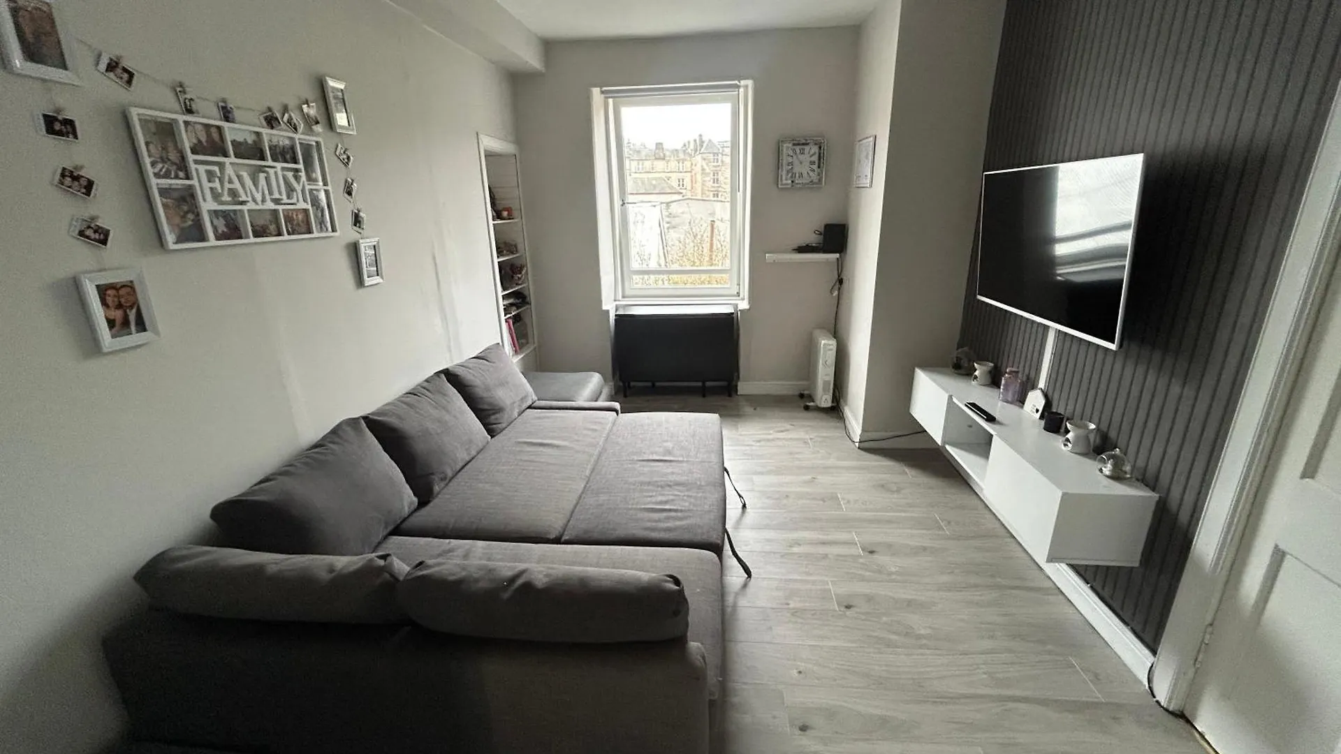 Bright Bedroom With King Side Bed And Shared Bathroom Or Whole One Bedroom Apartment  Edinburgh