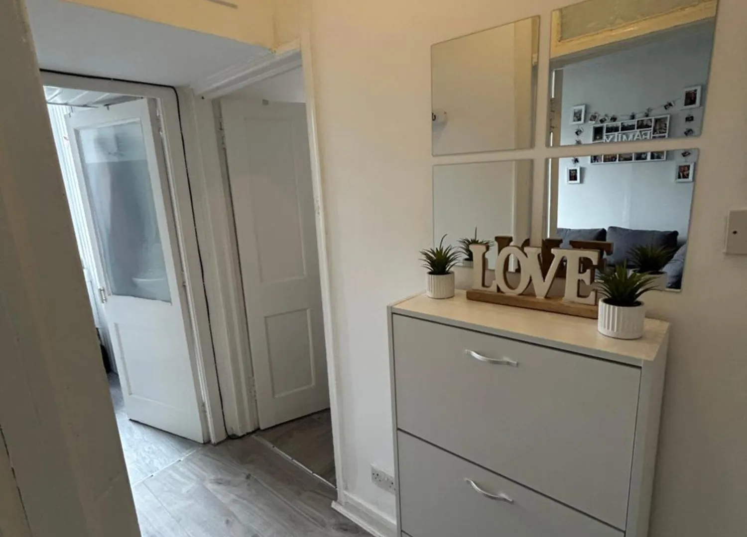 Bright Bedroom With King Side Bed And Shared Bathroom, Just A 15 Minute Walk From Haymarket Station Edinburgh