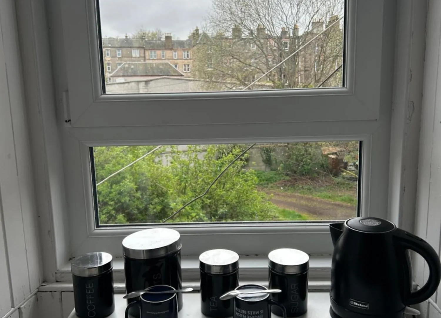 Bright Bedroom With King Side Bed And Shared Bathroom, Just A 15 Minute Walk From Haymarket Station Edinburgh Apartment