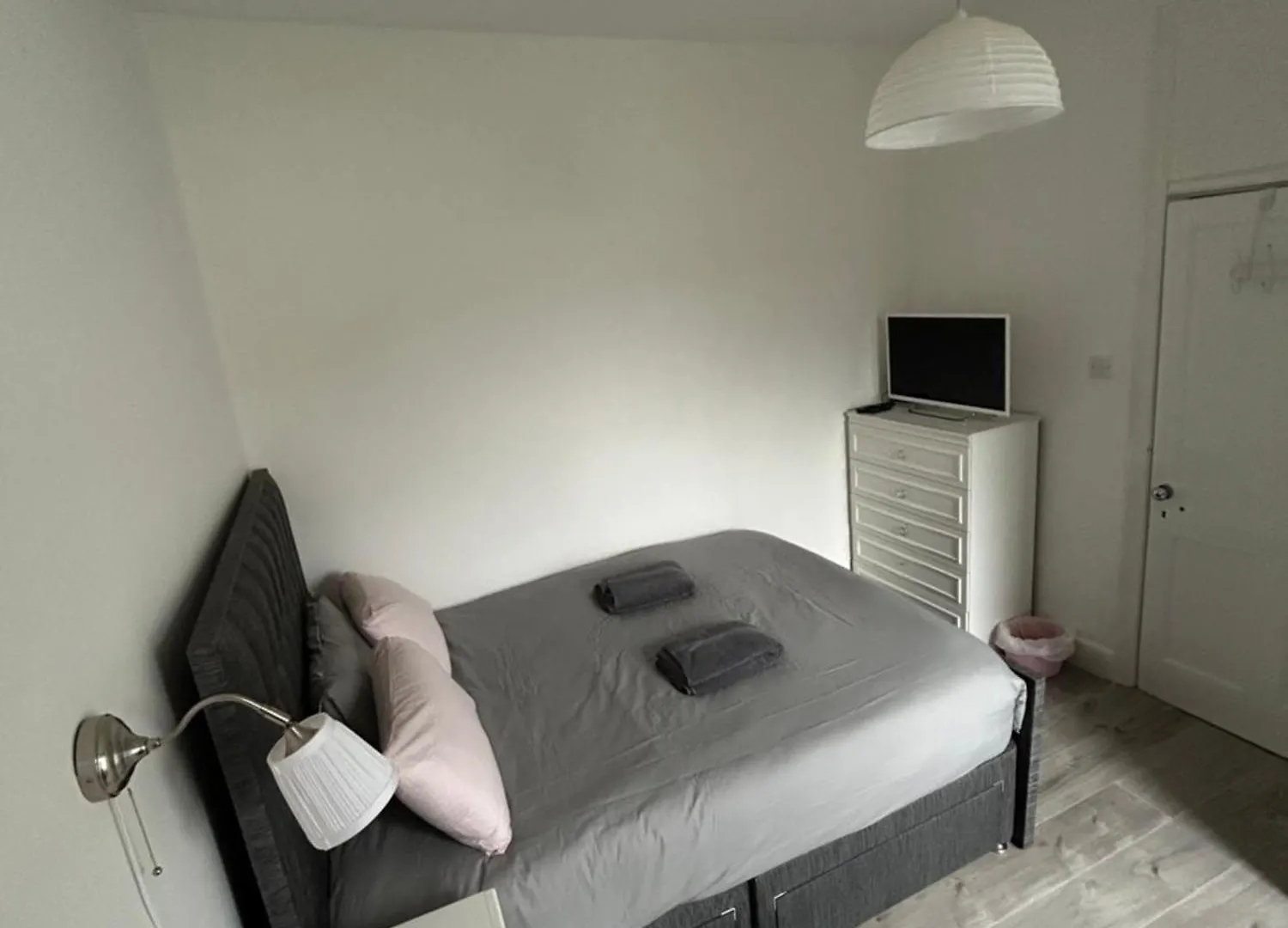 Apartment Bright Bedroom With King Side Bed And Shared Bathroom, Just A 15 Minute Walk From Haymarket Station Edinburgh United Kingdom